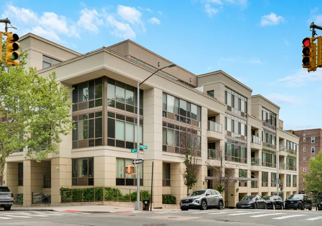 2nd image of 64-05 Yellowstone Blvd #111, Forest Hills, NY 11375 | MLS# RLS20102328