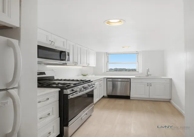 Listing Photo 4 - Condo for sale in building located at 520 E 76Th St, New York City, NY 10021 - Unit #11H