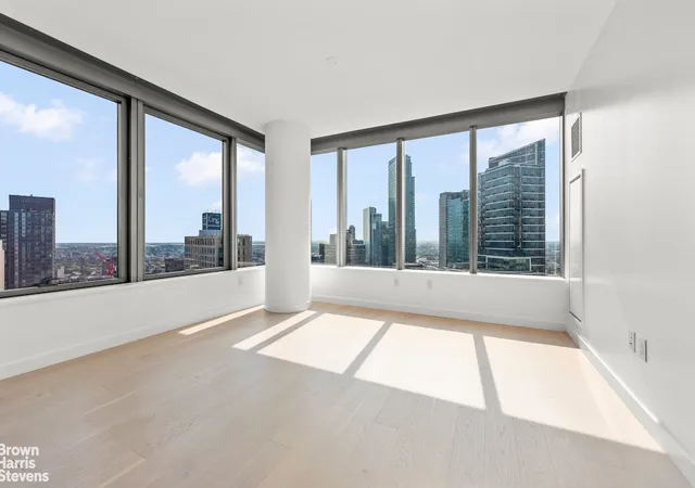 Photo 3 of House for sale at 3 Court Sq #3908, New York City, NY 11101 | MLS# RLS20102477 | Listing updated on 2026-10-04