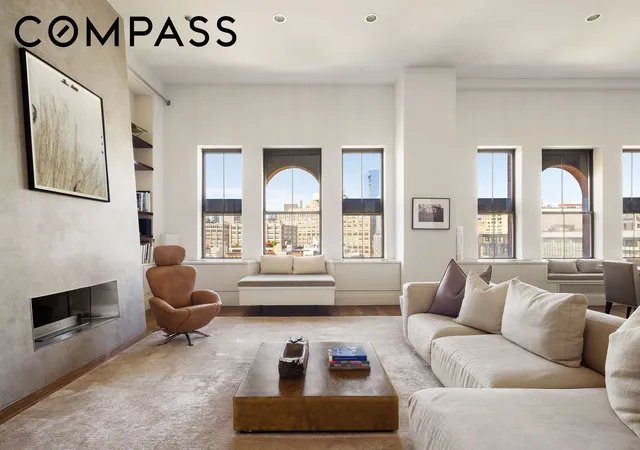 3rd image of 27 N Moore St, New York City, NY 10013