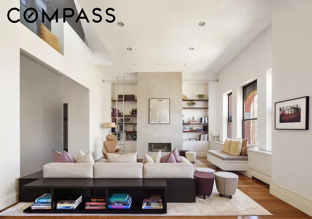 4th image of 27 N Moore St, New York City, NY 10013