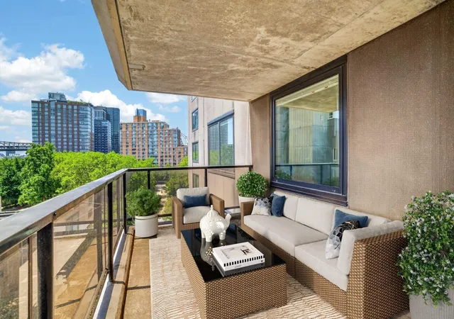 Homes for sale in New York City, NY | 531 Main St #718, New York City, NY 10044 | MLS# RLS20102522