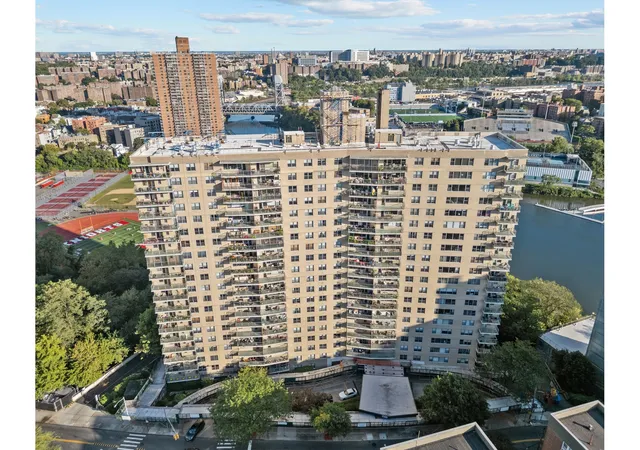 2nd image of The Winston Churchill, Bronx, NY 10463