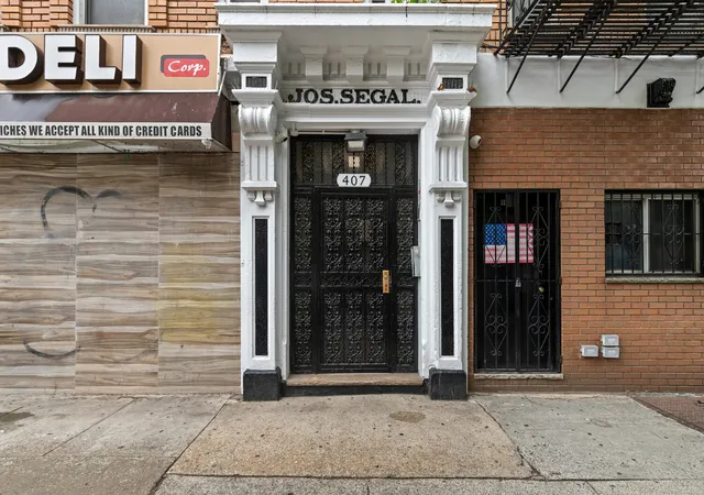 2nd image of 407 Keap St, New York City, NY 11211