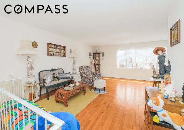 2nd image of 232 Hawthorne Ave, Staten Island, NY 10314 | MLS# RLS20102786