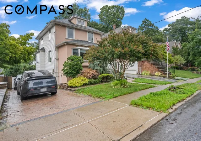 2nd image of 79 Sparkill Ave, Staten Island, NY 10304 | MLS# RLS20102806