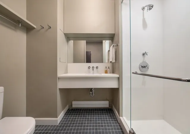 2nd image of 944 5Th Ave, New York, NY 10021