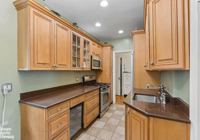 11th image of 73 20 Austin St #1E, Forest Hills, NY 11375 | MLS# RLS20103059