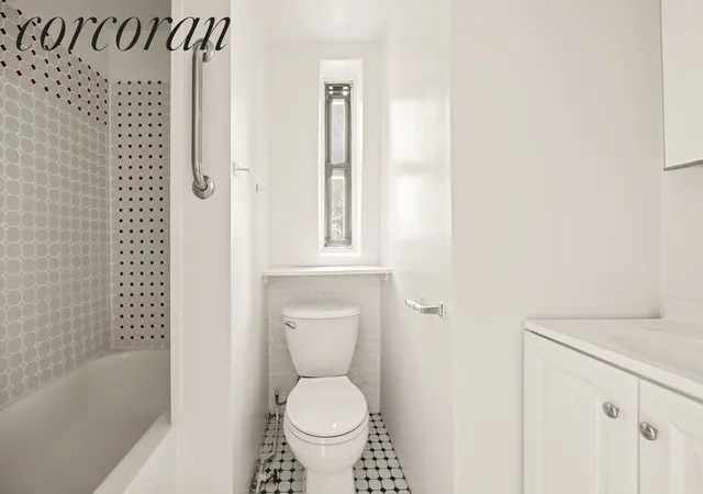 2nd image of 626 E 14Th St, New York City, NY 10009
