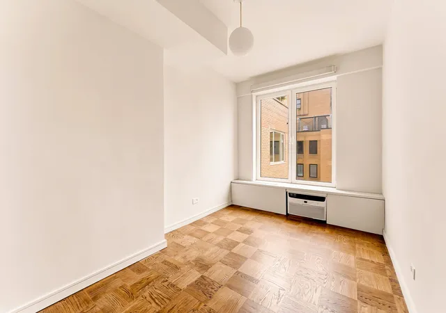 2nd image of 1050 5Th Ave, New York City, NY 10028
