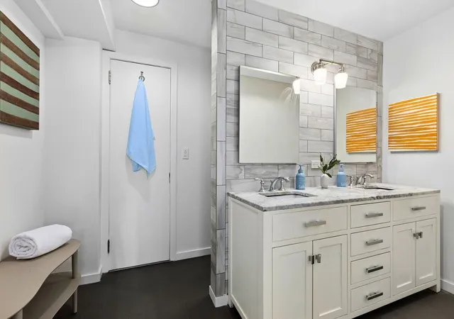 2nd image of 345 E 69Th St, New York City, NY 10021