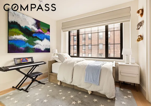 2nd image of 230 E 50Th St, New York, NY 10022