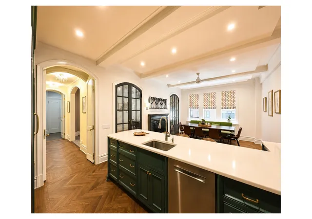 3rd image of 410 E 57Th St, New York City, NY 10022