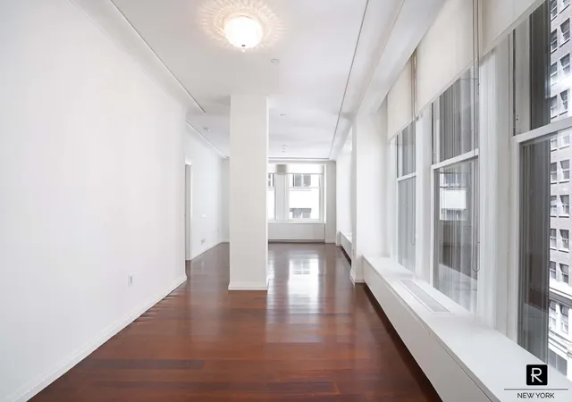 Listing Photo 3 - Condo for sale in Cipriani Club Residences located at 55 Wall St, New York, NY 10005 - Unit #600