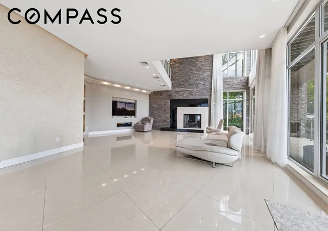 Photo 3 of Mansion for sale at 186 Flagg Pl, Staten Island, NY 10304 | MLS# RLS20103841 | Listing updated on 2026-08-29