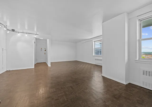 3rd image of 3135 Johnson Ave #11J, Bronx, NY 10463 | MLS# RLS20103844