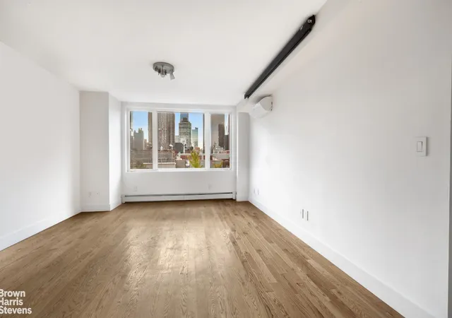 5th image of 424 W 49Th St, New York City, NY 10019