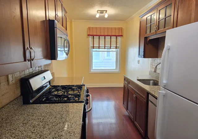 1st image of 2081 Cruger Ave, New York, NY 11238