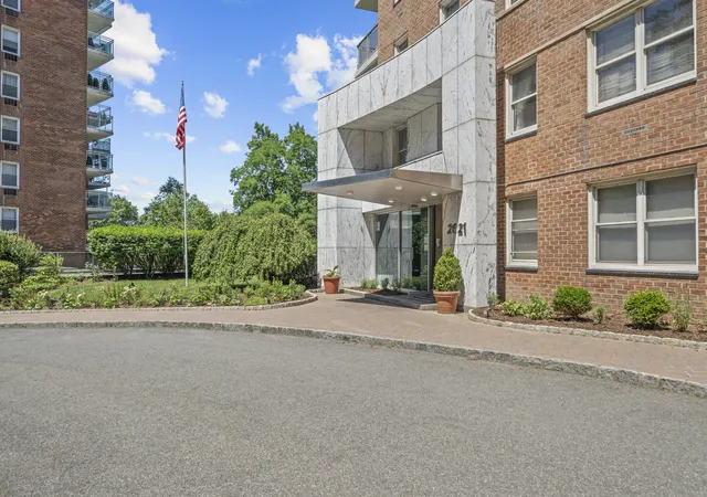 22nd image of 2621 Palisade Ave #12C, New York City, NY 10463 | MLS# RLS20104009