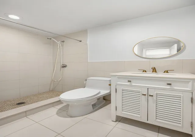 2nd image of 83 Woodhull St, New York City, NY 11231