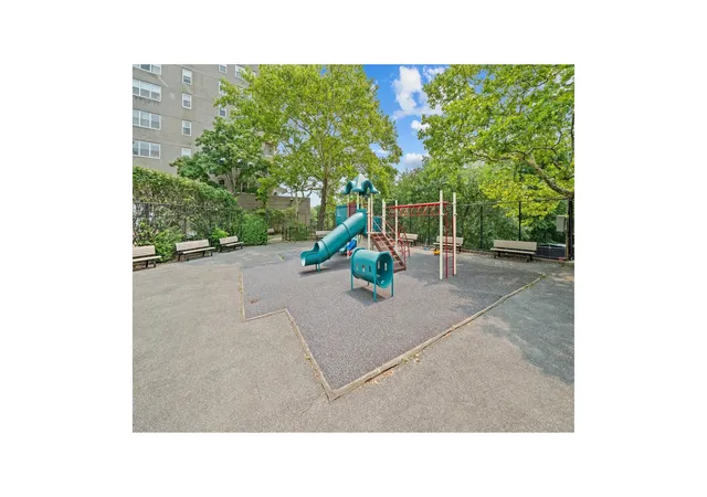 31st image of 555 Kappock St #10U, Bronx, NY 10463 | MLS# RLS20104132