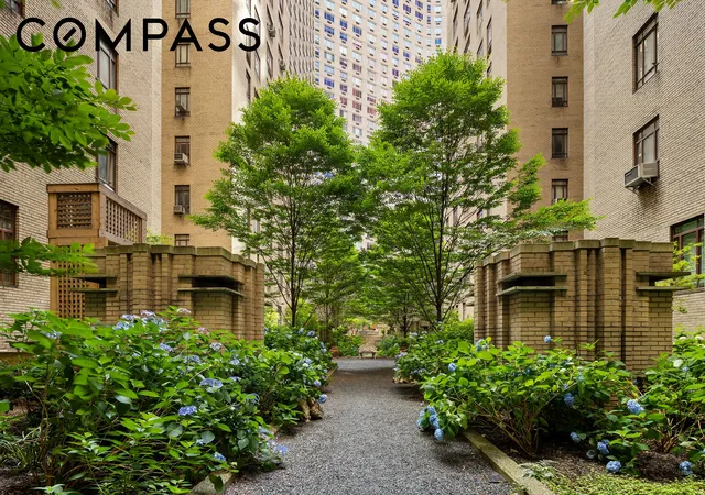 2nd image of 25 Central Park W, New York, NY 10023