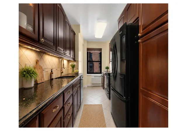 Photo 4 of House for sale at 2 Tudor City Pl #14BS, New York City, NY 10017 | MLS# RLS20104146 | Listing updated on 2026-08-04