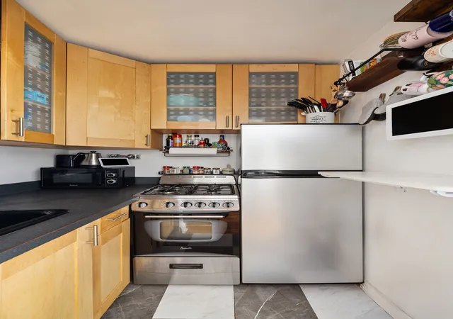 2nd image of 311 E 75Th St, New York, NY 10021