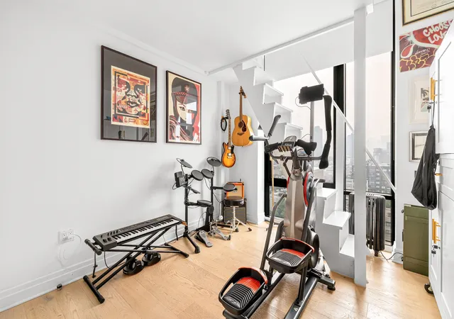 2nd image of 13-33 Jackson Ave, New York City, NY 11101