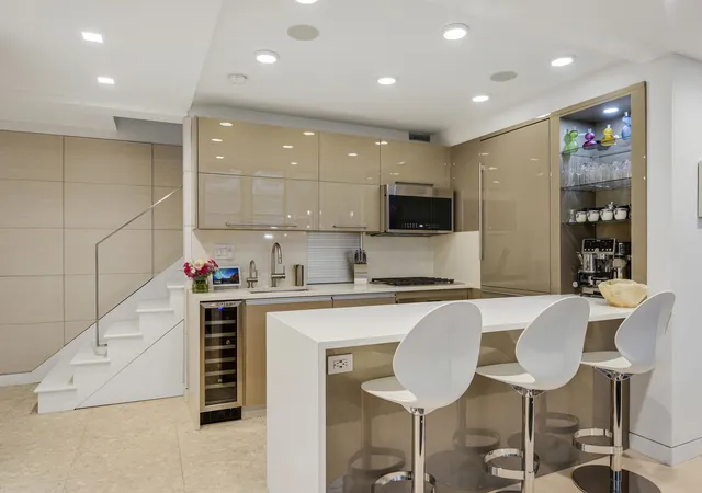4th image of 3 Hanover Sq #2H, New York, NY 10004 | MLS# RLS20104399