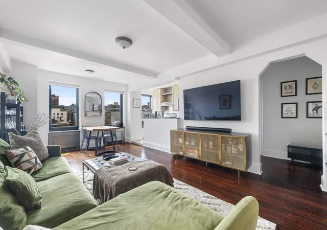 2nd image of 300 W 23rd St #8G, New York City, NY 10011 | MLS# RLS20104548