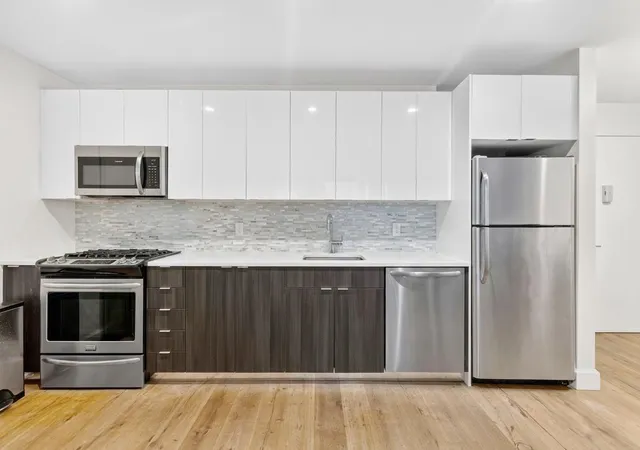 3rd image of 25-21 43Rd Ave, New York City, NY 11101