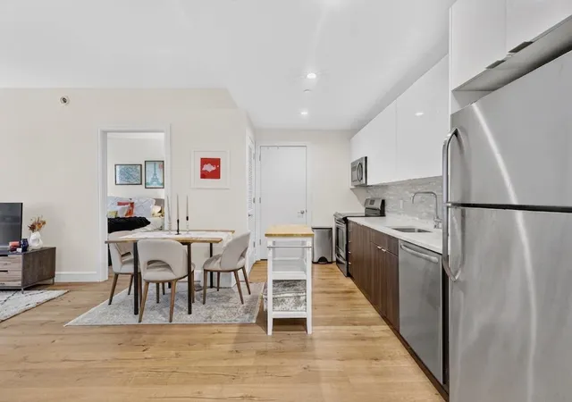4th image of 25-21 43Rd Ave, New York City, NY 11101