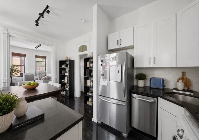 3rd image of 411 Clinton St, New York City, NY 11231