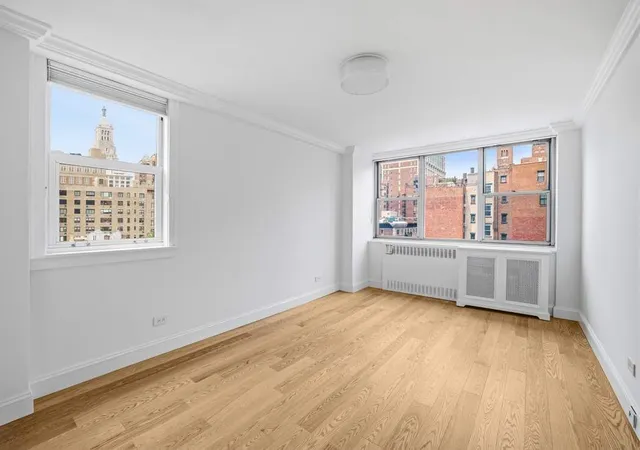 2nd image of 32 Gramercy Park S, New York City, NY 10003
