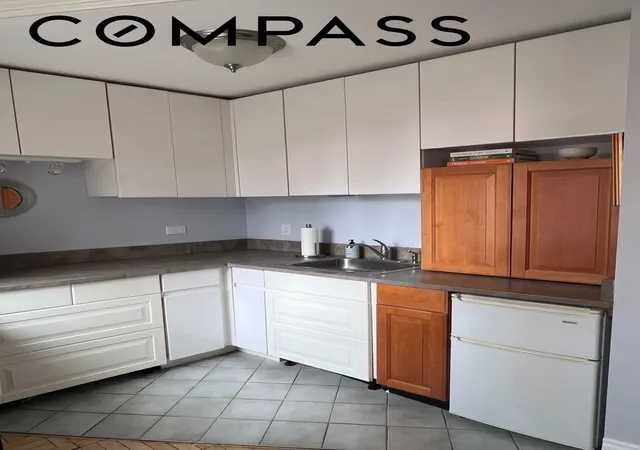 2nd image of 236 E 47th St #28D, New York City, NY 10017 | MLS# RLS20104775
