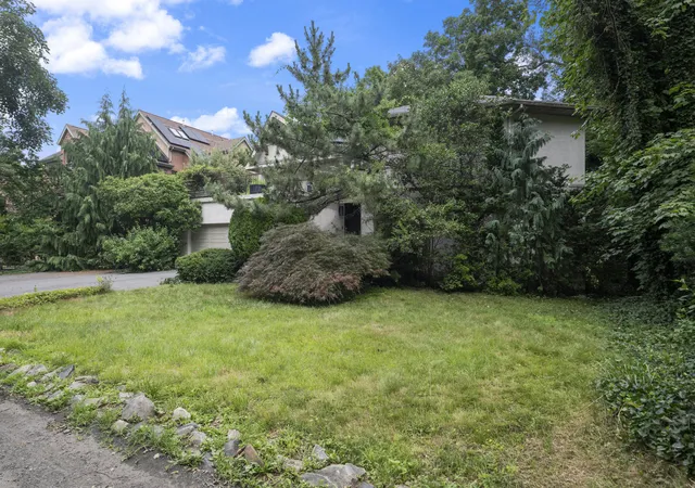 2nd image of 5250 Arlington Ave, New York City, NY 10471 | MLS# RLS20104828