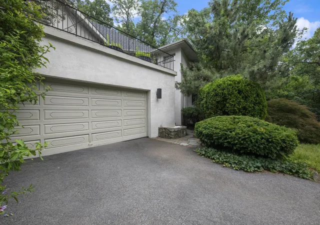 3rd image of 5250 Arlington Ave, New York City, NY 10471 | MLS# RLS20104828