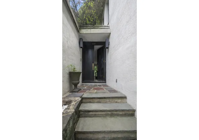 4th image of 5250 Arlington Ave, New York City, NY 10471 | MLS# RLS20104828