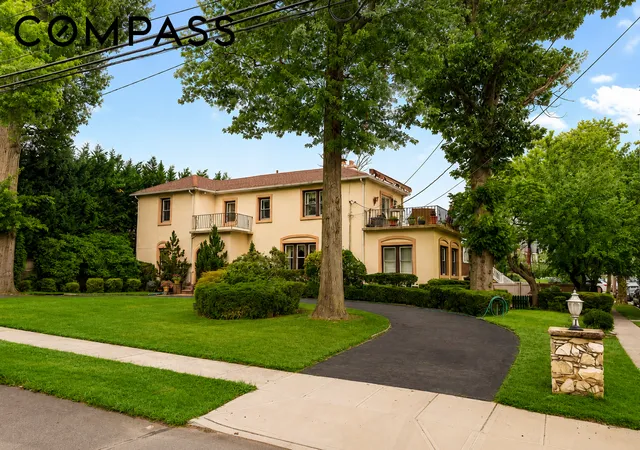 1st image of 15 Allendale Rd, New York City, NY 10305 | MLS# RLS20104851