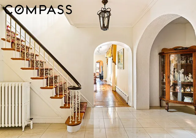 3rd image of 15 Allendale Rd, New York City, NY 10305 | MLS# RLS20104851