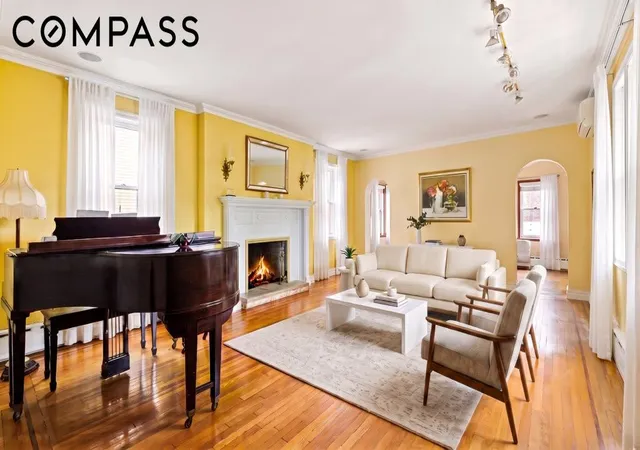 4th image of 15 Allendale Rd, New York City, NY 10305 | MLS# RLS20104851
