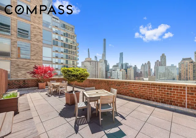 2nd image of 130 W 67Th St, New York City, NY 10023