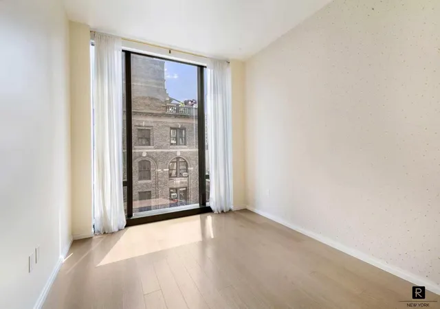 2nd image of 277 5Th Ave, New York City, NY 10016