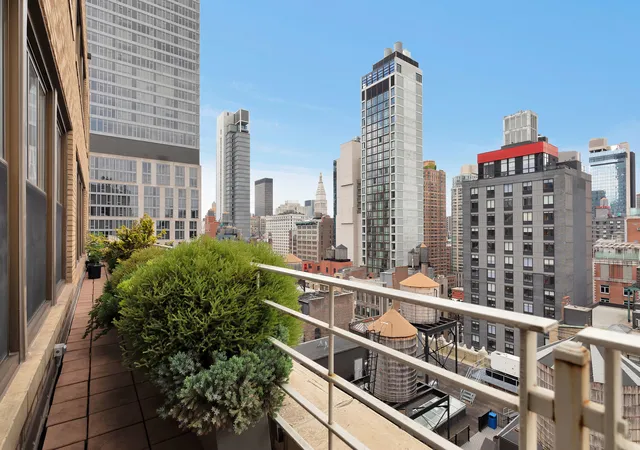 2nd image of 130 W 30Th St, New York, NY 10001