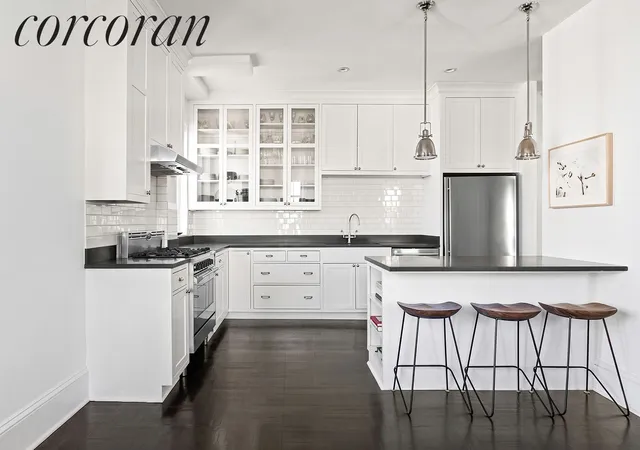 3rd image of 225 Eastern Pkwy, New York City, NY 11238