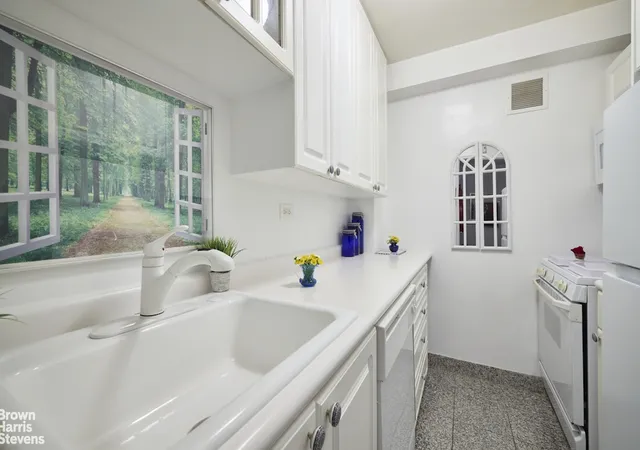 Photo 3 of House for sale at 425 E 63rd Street #W5C, New York, NY 10065 | MLS# RLS20105137 | Listing updated on 2026-08-27