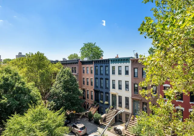 2nd image of 707 Carroll St, Brooklyn, NY 11215