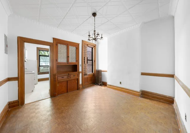 3rd image of 707 Carroll St, New York City, NY 11215