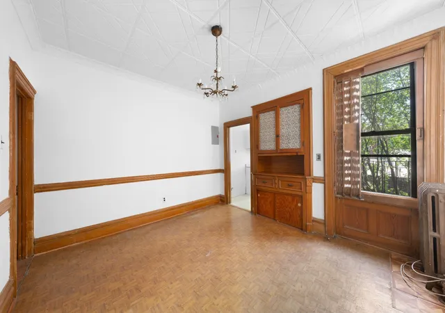 4th image of 707 Carroll St, New York City, NY 11215